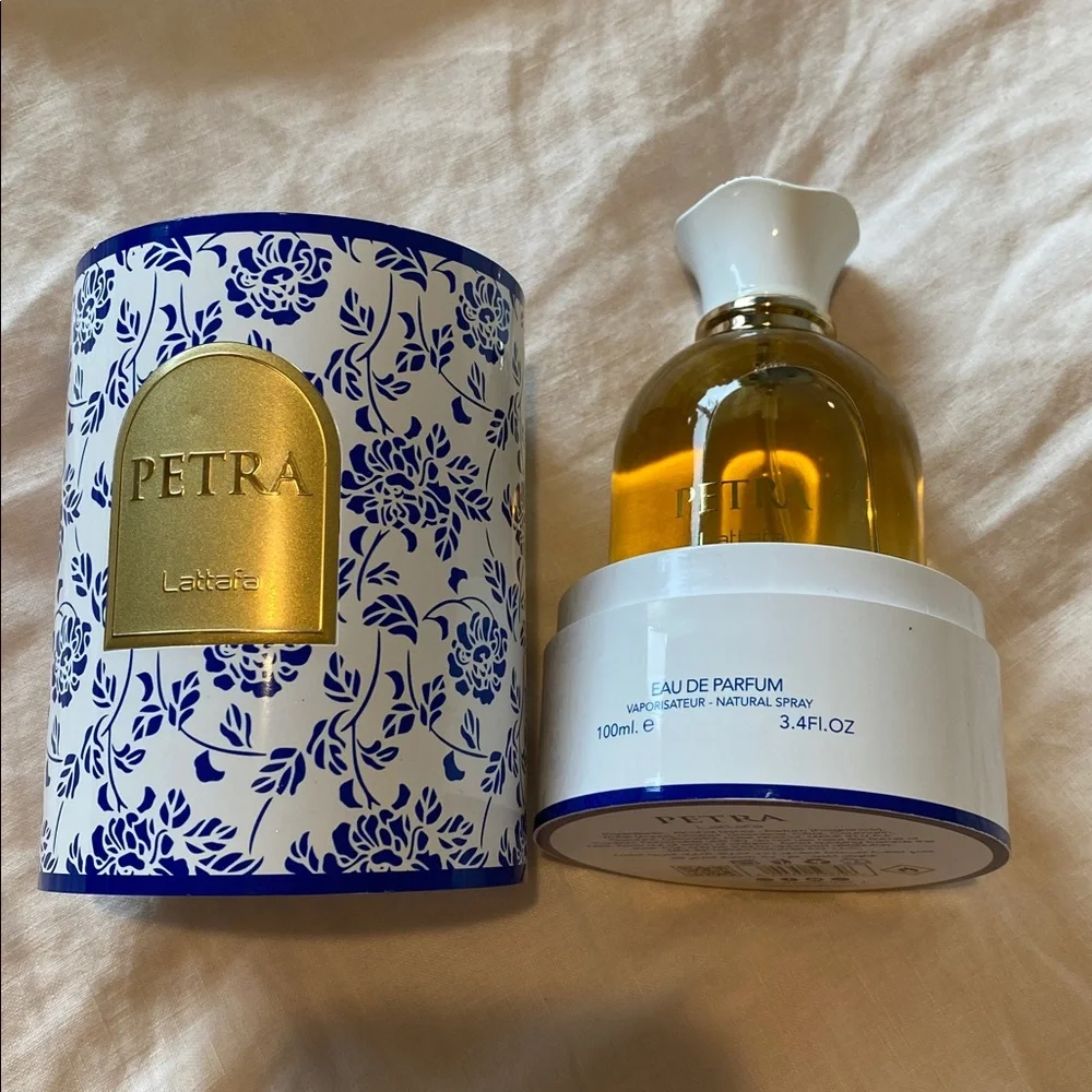 Lattafa Petra Eau De Parfum. 100 ml. 3.4 Fl. OZ. Gorgeous Scent. - Picture 9 of 10